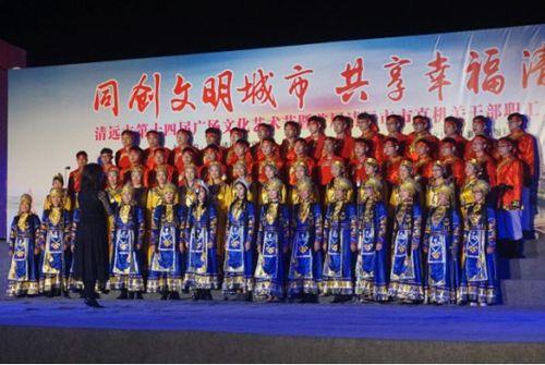 清遠市第十四屆廣場文化藝術節經信專場活動圓滿舉行，市經信局組織文化藝術交流活動促進行業發展